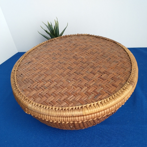 Woven Lidded Basket 10"d x 4"h - Picture 2 of 10